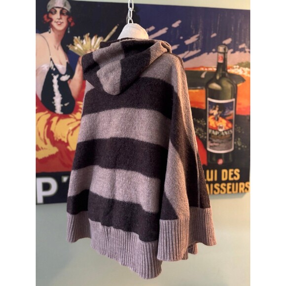 Marina Luna poncho - Picture 7 of 8